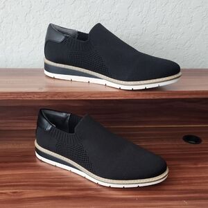 Me Too Black Flats with Sock-Like Collar and Breathable Upper